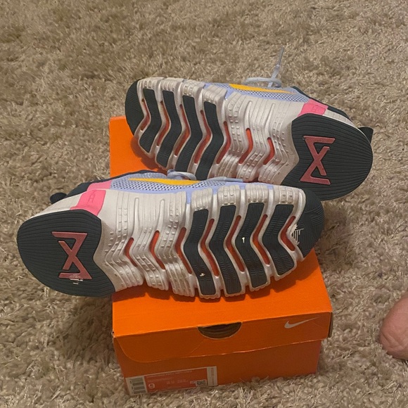 Nike Women’s FREE METCON 3 in Light Marine/University Gold/Pink - Picture 6 of 6